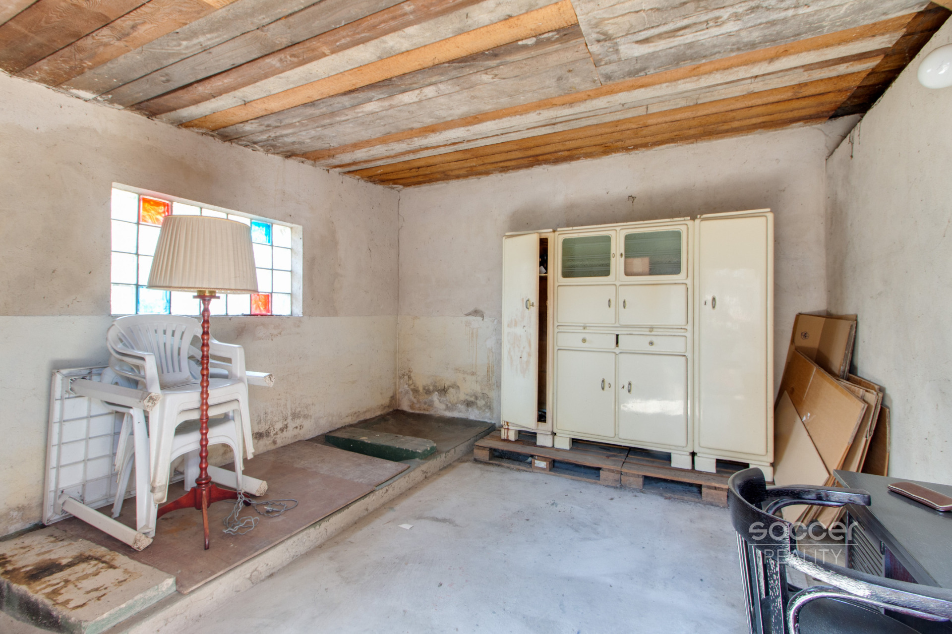 Pronájem garáží s pozemkem 450 m2, ul. Dobšická, Praha – Horní Počernice.