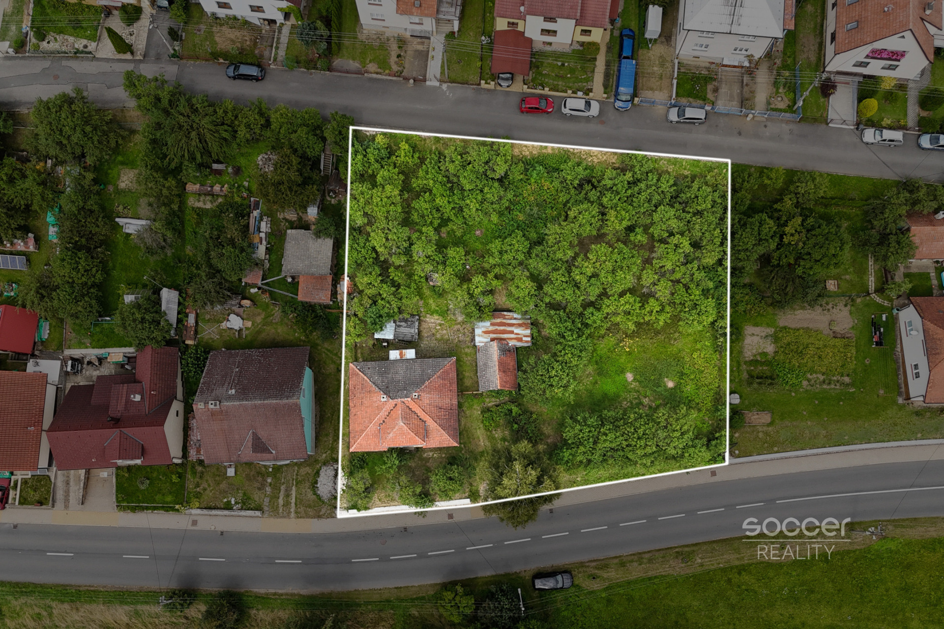 Prodej stavebního pozemku s rodinným domem k rekonstrukci – Sehradice, okres Zlín.