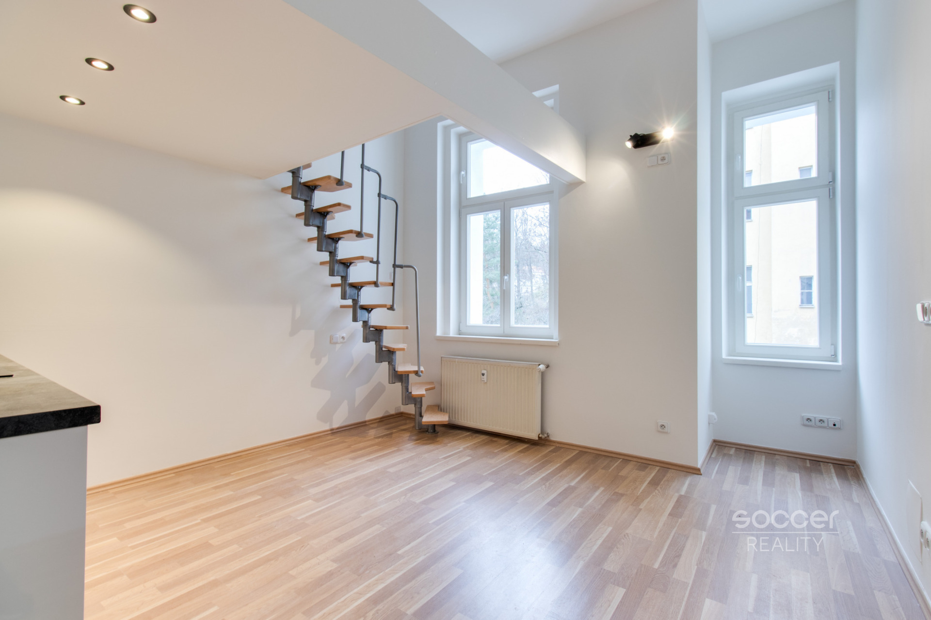 Pronájem bytu 1+kk/S, 21 m2, ul. Radlická, Praha 5 - Smíchov.
