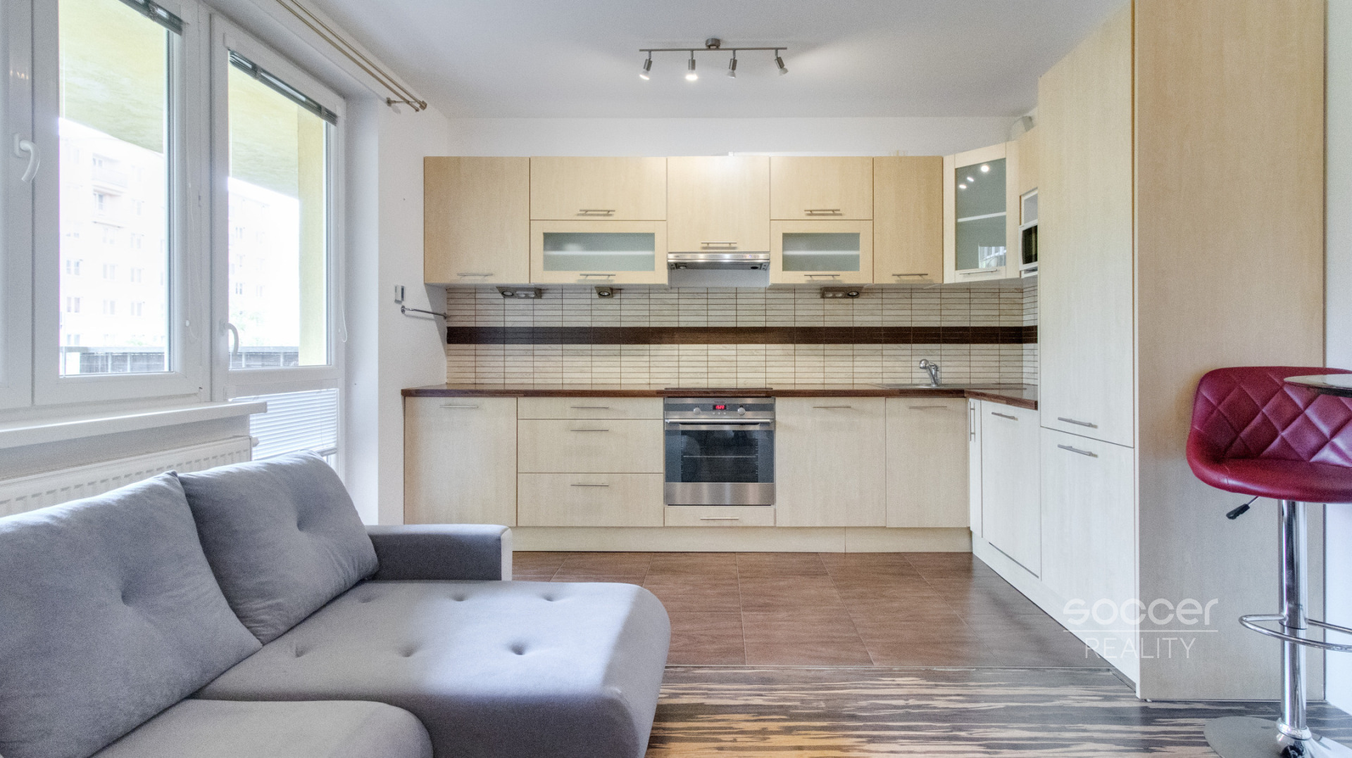 Pronájem bytu 2+kk/B, 45 m2 + balkon 7 m2, ulice V Honech, Klecany. 