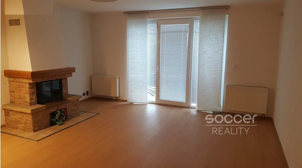 Pronájem rodinného domu 5+kk se zahradou a garáží, Praha 9 – Satalice, ul. Kemrova