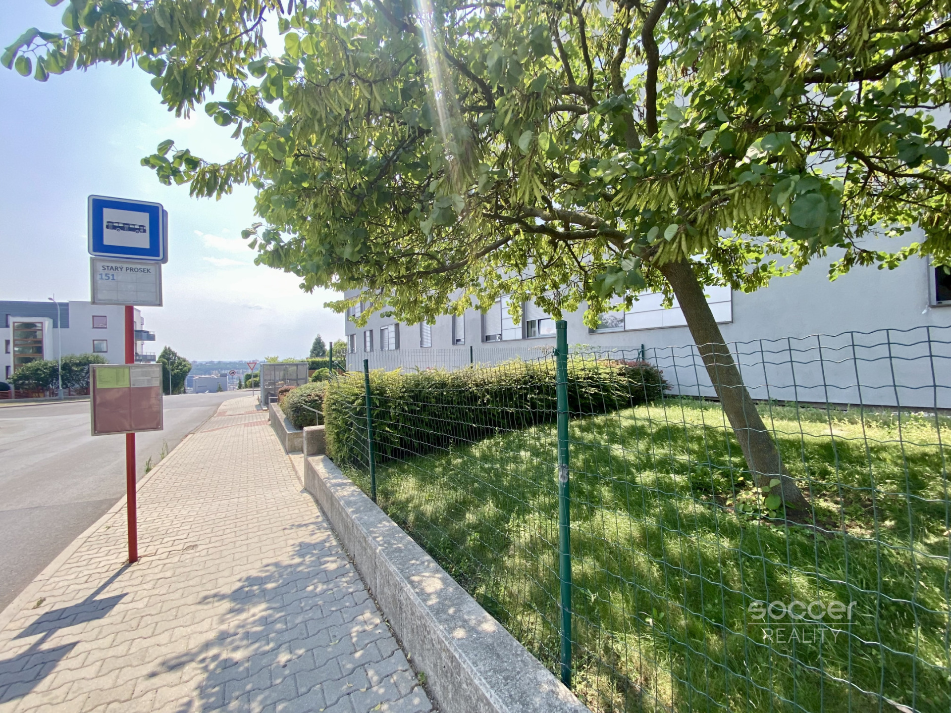 Příjemný byt s garážovým stáním ve vyhledávané části Prahy.
