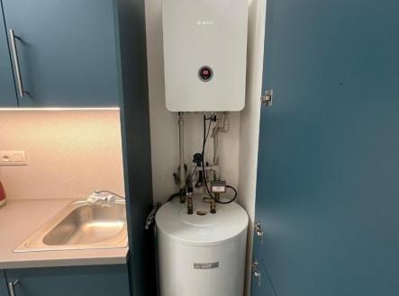 Prodej obchodní prostor, 77 m²