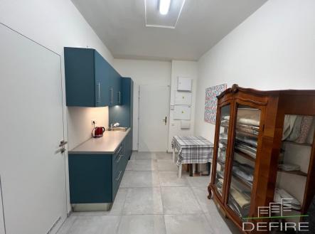 Prodej obchodní prostor, 77 m²