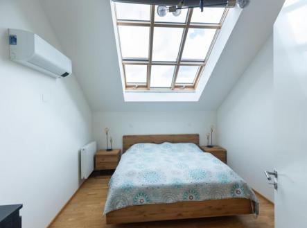 Pronájem bytu, 3+kk, 75 m²