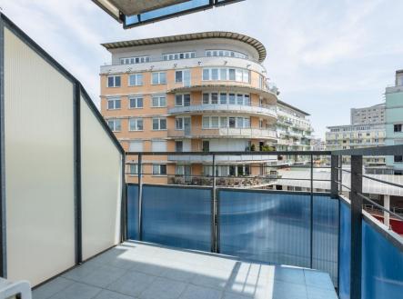 Pronájem bytu, 3+kk, 82 m²