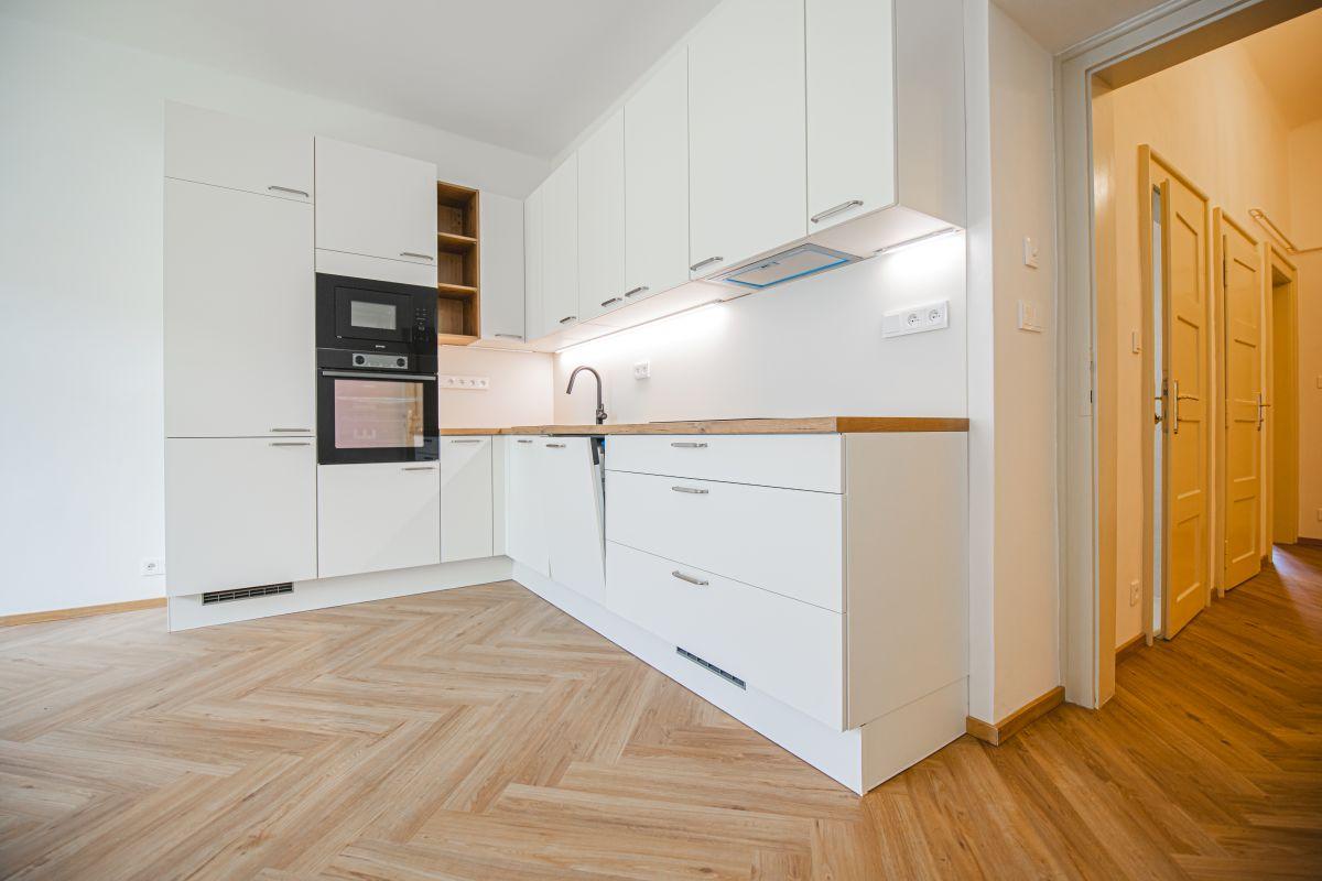 2. LUK_1104 small.jpg
