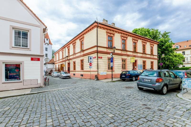Zděný byt 2+1, 80 m2, centrum Budějovic