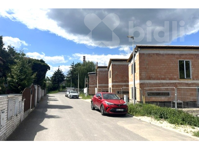 Krajní řadový RD S 01 4+1, 158 m2, garáž, 383 m2 zahrada, projekt Sedmdomů, Kladno