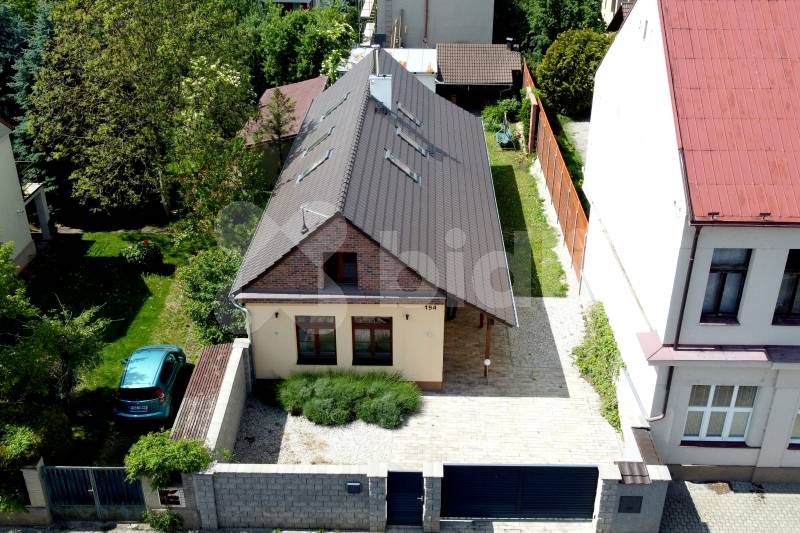 Prodej rodinného domu (193m&#178;) a pozemkem (428m&#178;) v Dobřichovicích