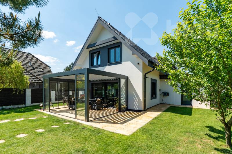 Prodej výjimečného domu 5+1 s garáží, zahradou a domem pro hosty 2+kk ve Lhotě u Dřís.