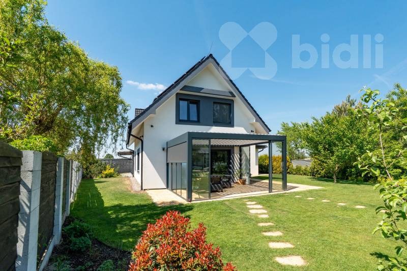 Prodej výjimečného domu 5+1 s garáží, zahradou a domem pro hosty 2+kk ve Lhotě u Dřís.