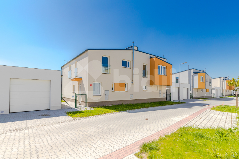 Prodej novostavby rodinného domu 4+kk o užitné ploše 122 m2, garáží a pozemek 273 m2
