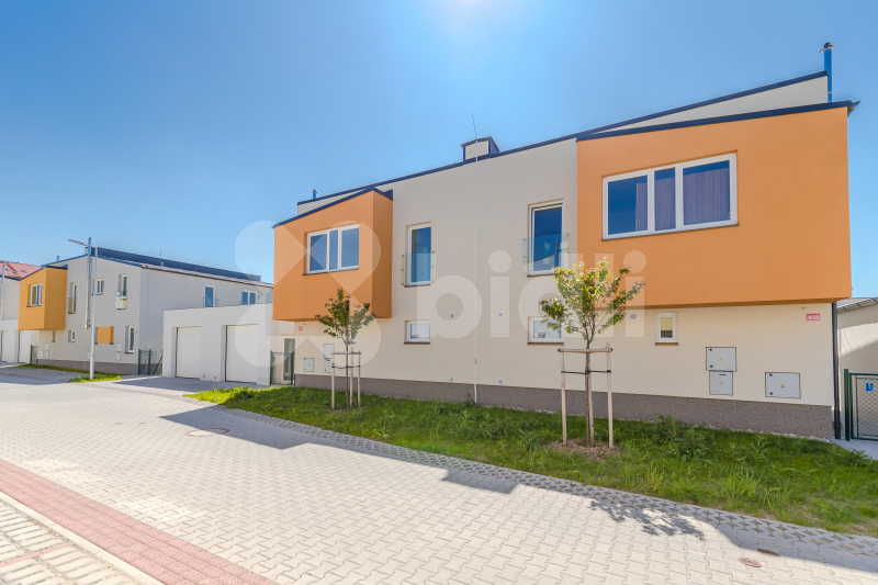 Prodej novostavby rodinného domu 4+kk, užitnou plochou 137 m2, garáží a pozemek 285 m2