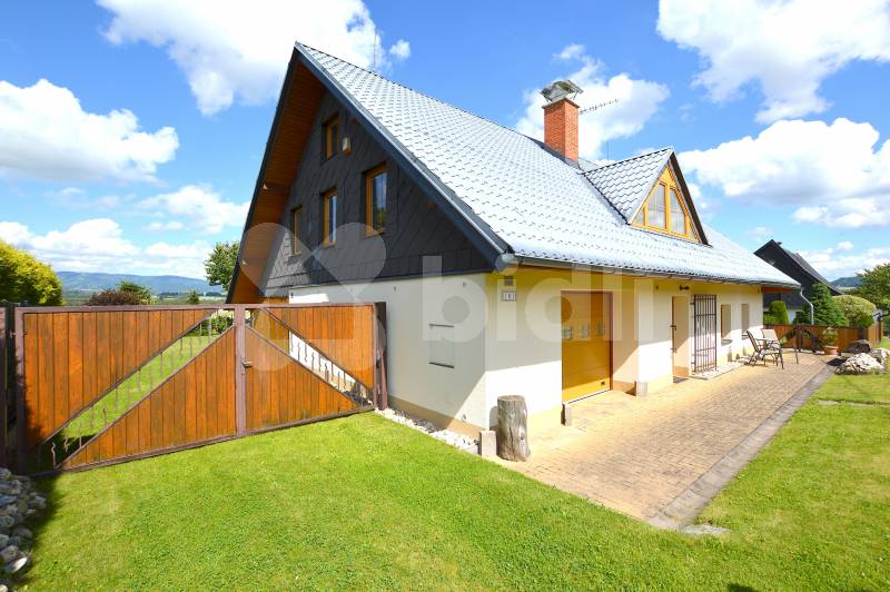 Prodej rodinného domu s užitnou plochou 252 m2 a pozemkem 1525 m2, Dolní Boříkovice, Králíky