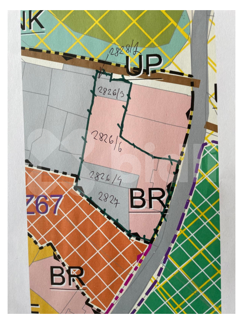 Soubor pozemků v kú Klobouky u Brna, 32 km východně od Brna