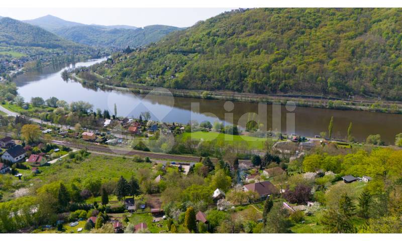 Chata s krásným výhledem na slunném místě 1272 m2, Sebuzín