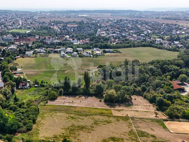 Prodej st. pozemku 8.200 m s jezírkem, Dolní Chabry, Praha 8