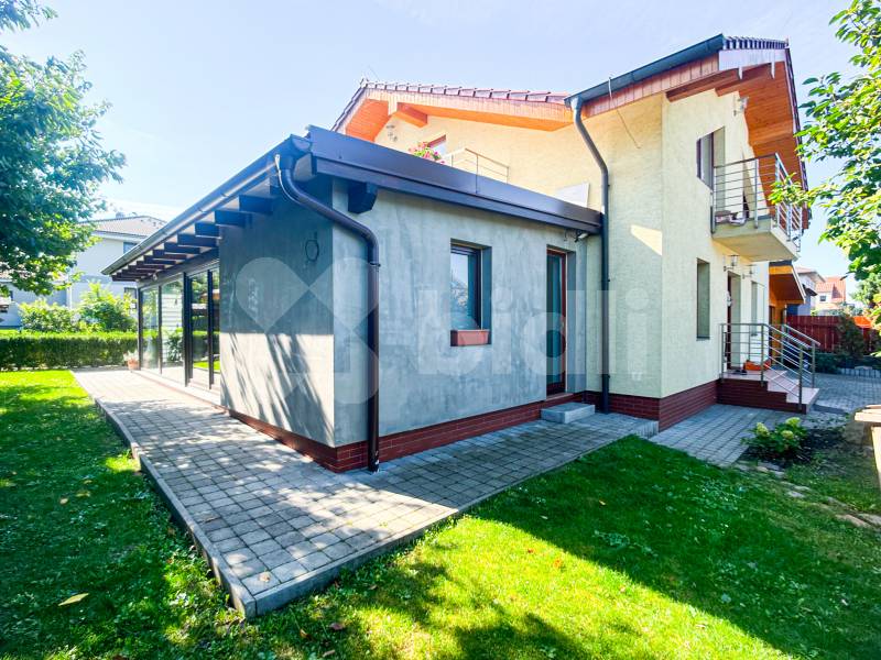 Prodej rodinného domu 7+kk, 214m2, Bašť