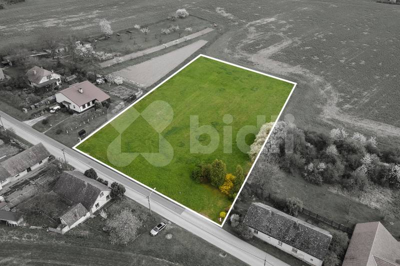 Prodej stavebního pozemku 4.840 m2, Suchá u Nechanic