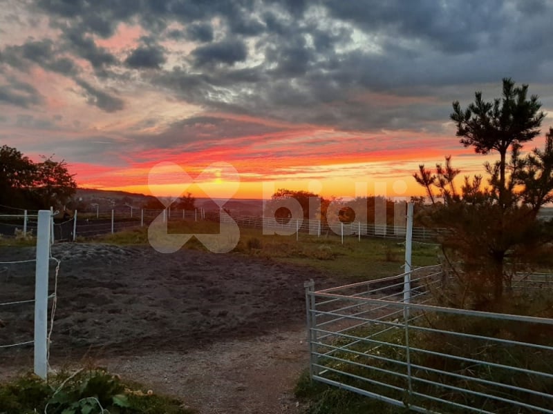 Stavební pozemek (670m2) s dechberoucím výhledem, Pchery, okr. Slaný