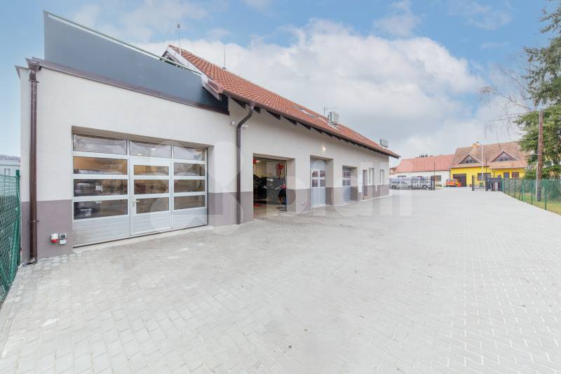 Prodej komerčního areálu  autoservis, a tři byty, Česká U Brna