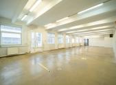 Prodej komerčního objektu, průmyslový areál, 1 450 m²