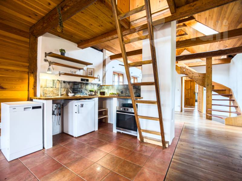 Poloroubenka 121 m2, pozemek 4485 m2 s možností výstavby