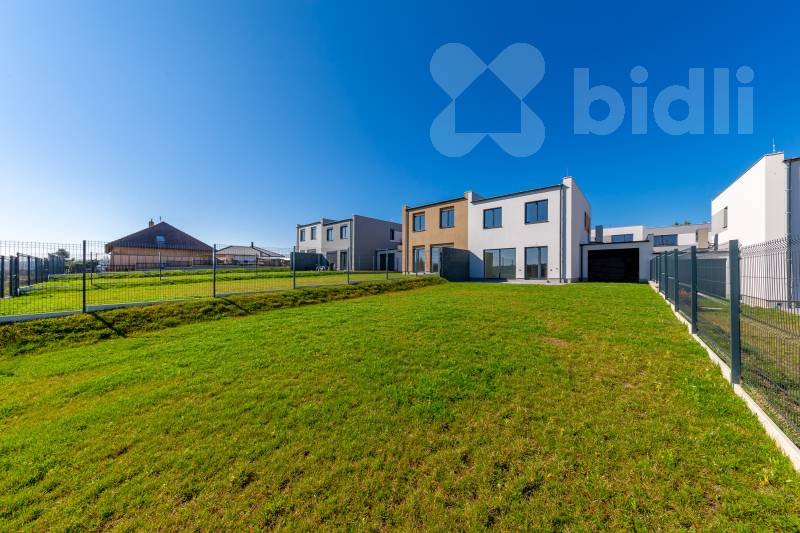 Na prodej: Řadový rodinný dům 5+kk s pozemkem 408 m2 - Hořovice, okres Beroun