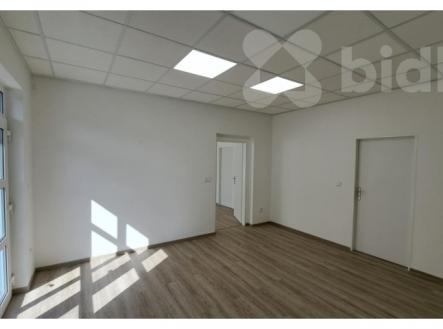 Pronájem - kanceláře, 87 m²