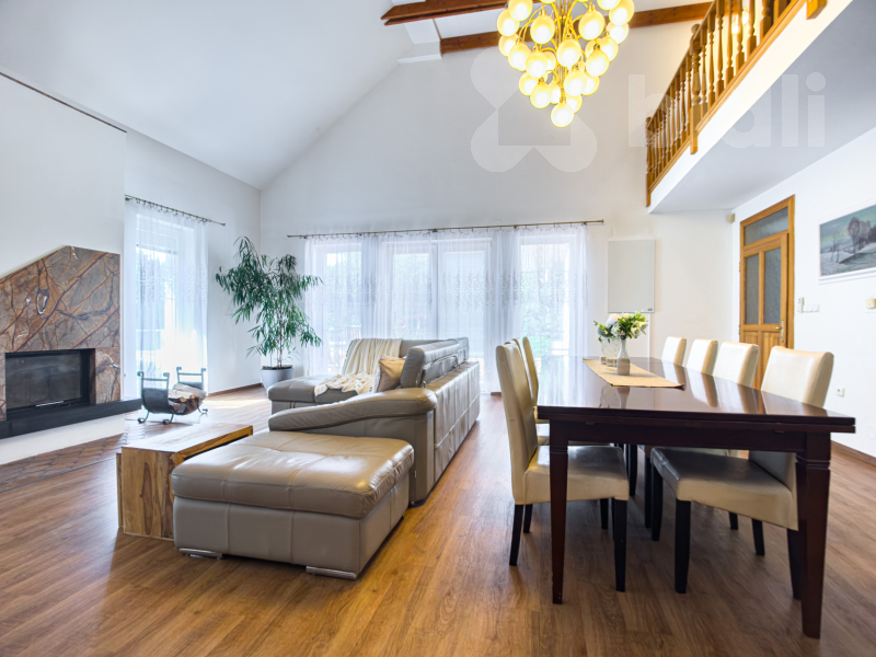 Prodej domu 353 m2, pozemek 1746 m2, K. Hynka Máchy Pečky