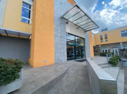 Pronájem - obchodní prostor, 70 m²