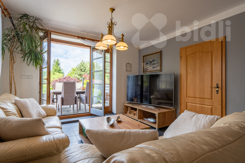 Elegantní rodinný dům uprostřed přírody s moderními technologiemi v Kamenici Ládví