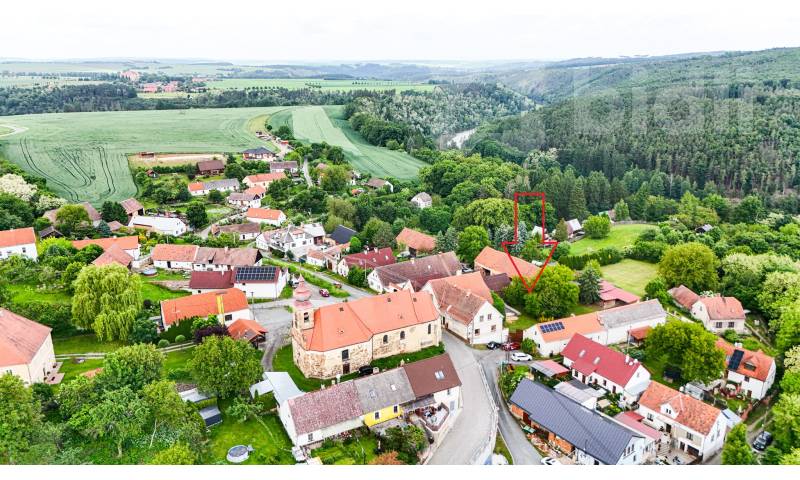 Exkluzivní prodej rodinný dům, budova bývalého hostince, pozemek 3591 m2, Planá