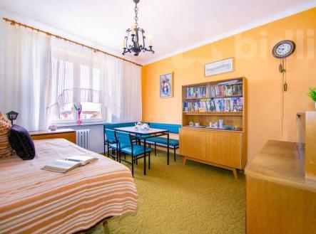 Prodej prostorného družstevního bytu 4+1 s garáží a výhledem na Plzeň a Radyni