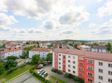 Prodej prostorného družstevního bytu 4+1 s garáží a výhledem na Plzeň a Radyni