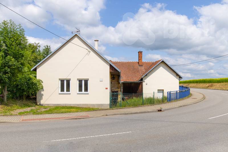 Rodinný dům 1+kk, UP 70 m2, CP 181 m2, obec Cetkovice