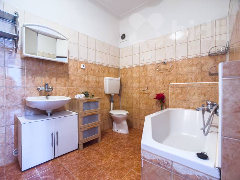 Prodej bytu 1+1 47 m2 s garáží u bytu 14 m2, Jeseník