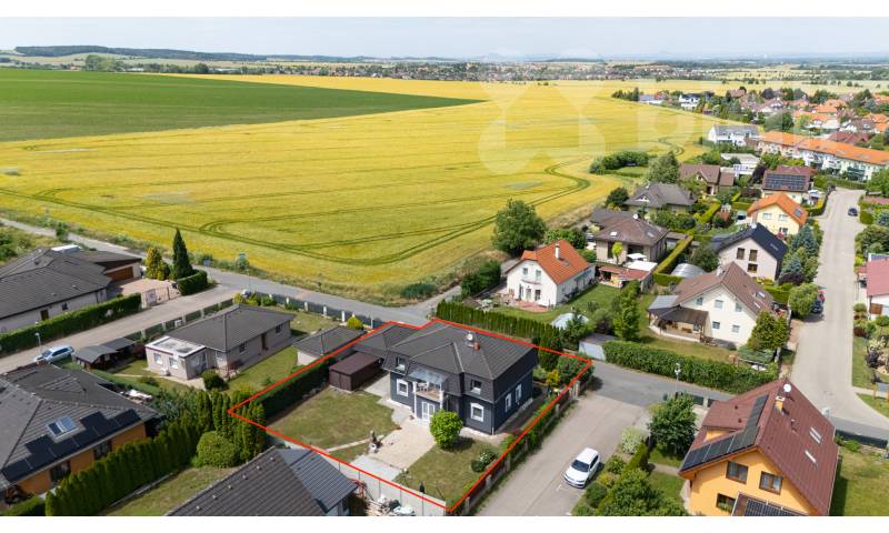 Exklusívně nabízíme rodinný dům v obci Hovorčovice.