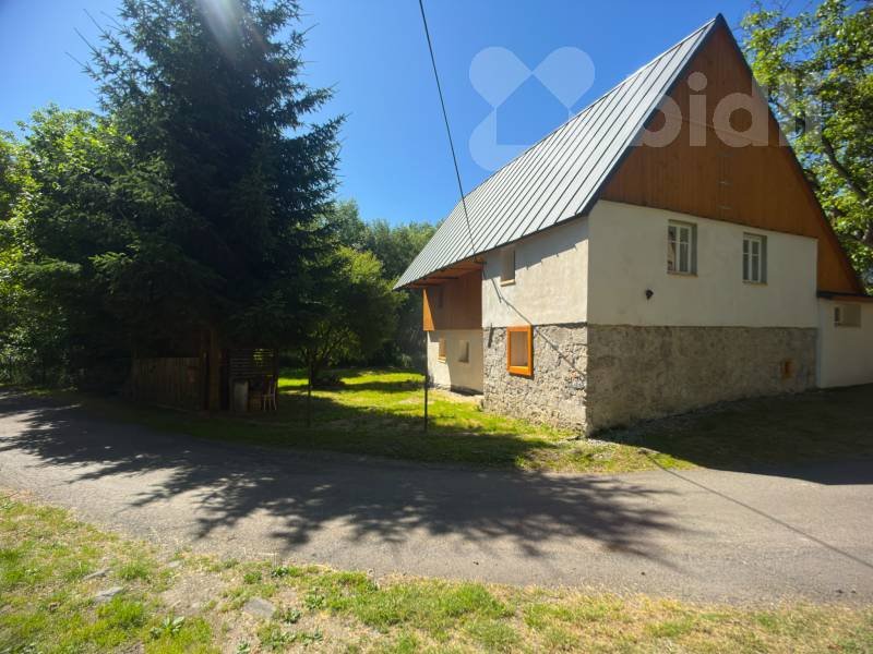 Prodej reakreačního domu 3+1 se zahradou 686 m2 v klidné přírodě - Starý Šachov