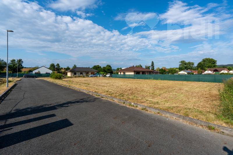 Prodej Stavebního pozemku 1.216 m2; s kompletními inženýrskými sítěmi v Dolní Lukavici