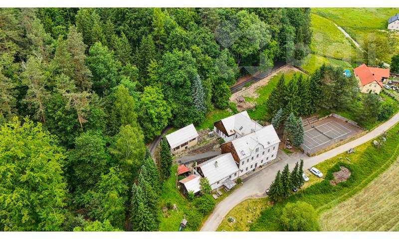 Prodej zavedeného penzionu pod hradem Houska - funkční provoz v atraktivní lokalitě