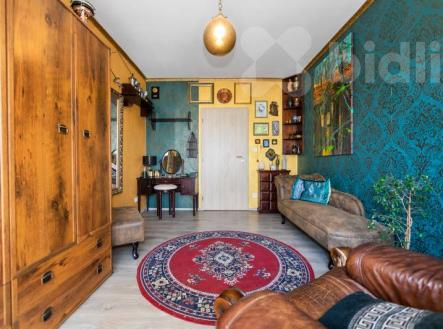 Prodej moderního družstevního bytu 3+kk (62 m&#178;) s předzahrádkou, garážovým stáním a komorou