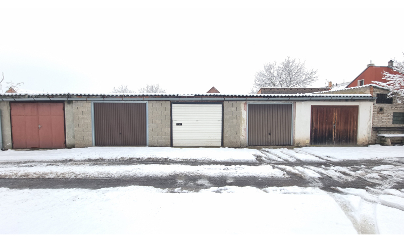 Prodej garáže, 19 m2, OV, Kněževes, ul. Štrosova