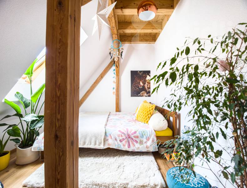 Podkrovní byt 4+kk, 66 m2 v Holýšově - klidná lokalita, blízko přírody