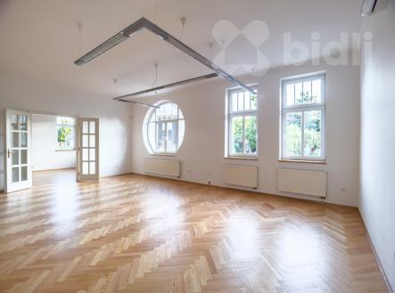 Pronájem domu/vily, 200 m² obrázek