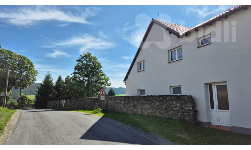 Komerční objekt vhodný pro vybudování apartmánů, užitná plocha 2846 m2, pozemek 2054 m2