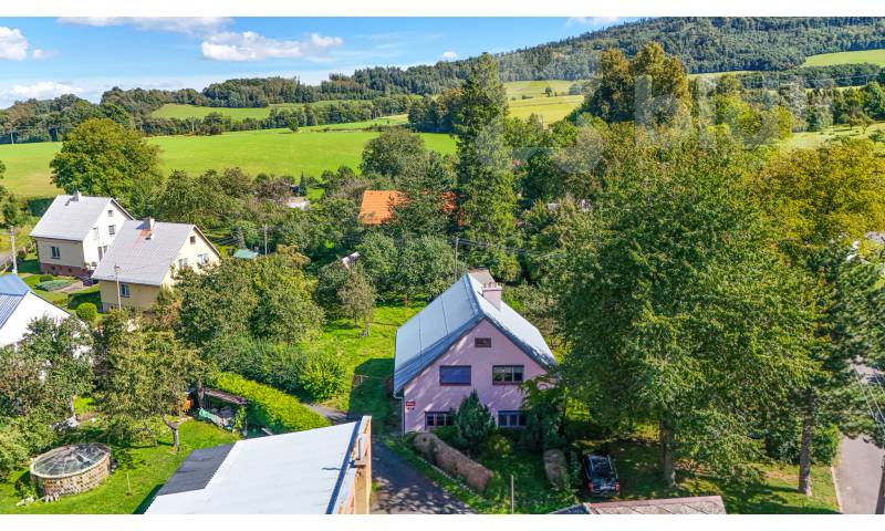 Prodej dům 5+1 Zlaté Hory, zahrada, garáž, chatka.