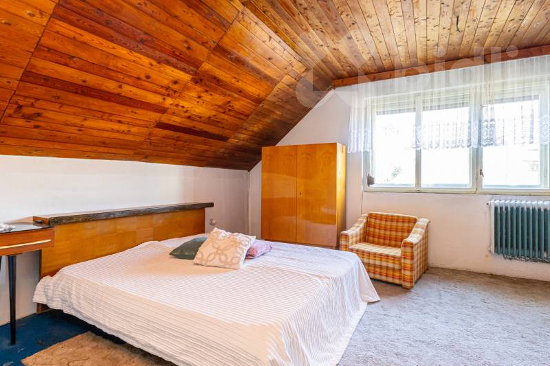 Prodej dům 5+1 Zlaté Hory, zahrada, garáž, chatka.