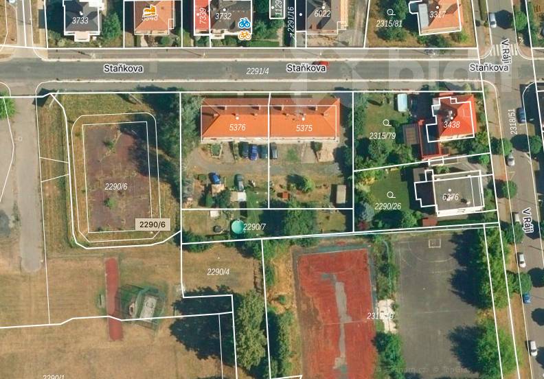 Prodej 1/2 zahrady v Pardubicích, 394m2